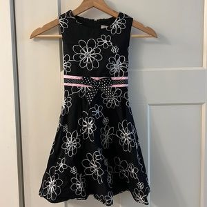 Cute Sleeveless Dress in Excellent Condition- Size 6